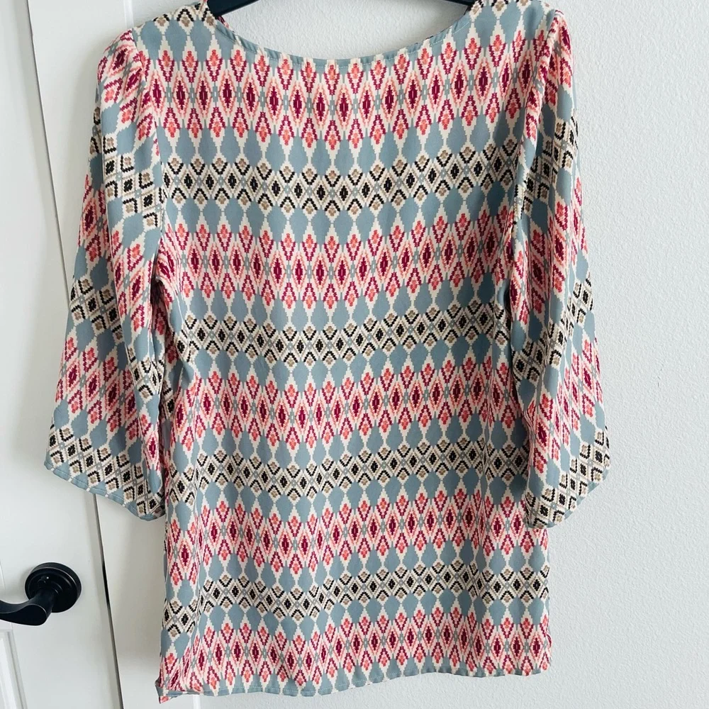 Geometric Patterned Women's Top - Picture 4 of 4